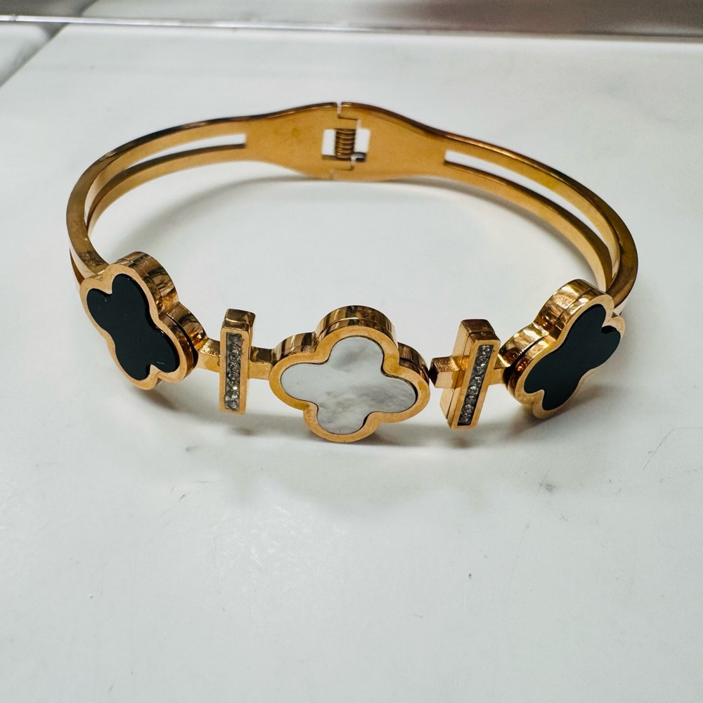 COPY - Clover bangle bracelet  NOT made by designer.